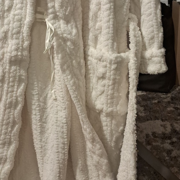 Room Service Women's White Plush Robe - Picture 4 of 10